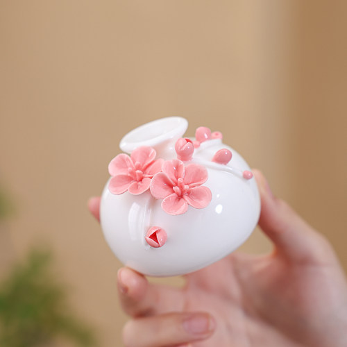 陶瓷手工捏花梅花瓶羊脂玉瓷温润通透小清新花器插梅花瓷器摆件瓶