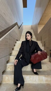 价格咨询.欧洲站设计师原创走秀款 317 高定设计师真丝贵妇白领套装