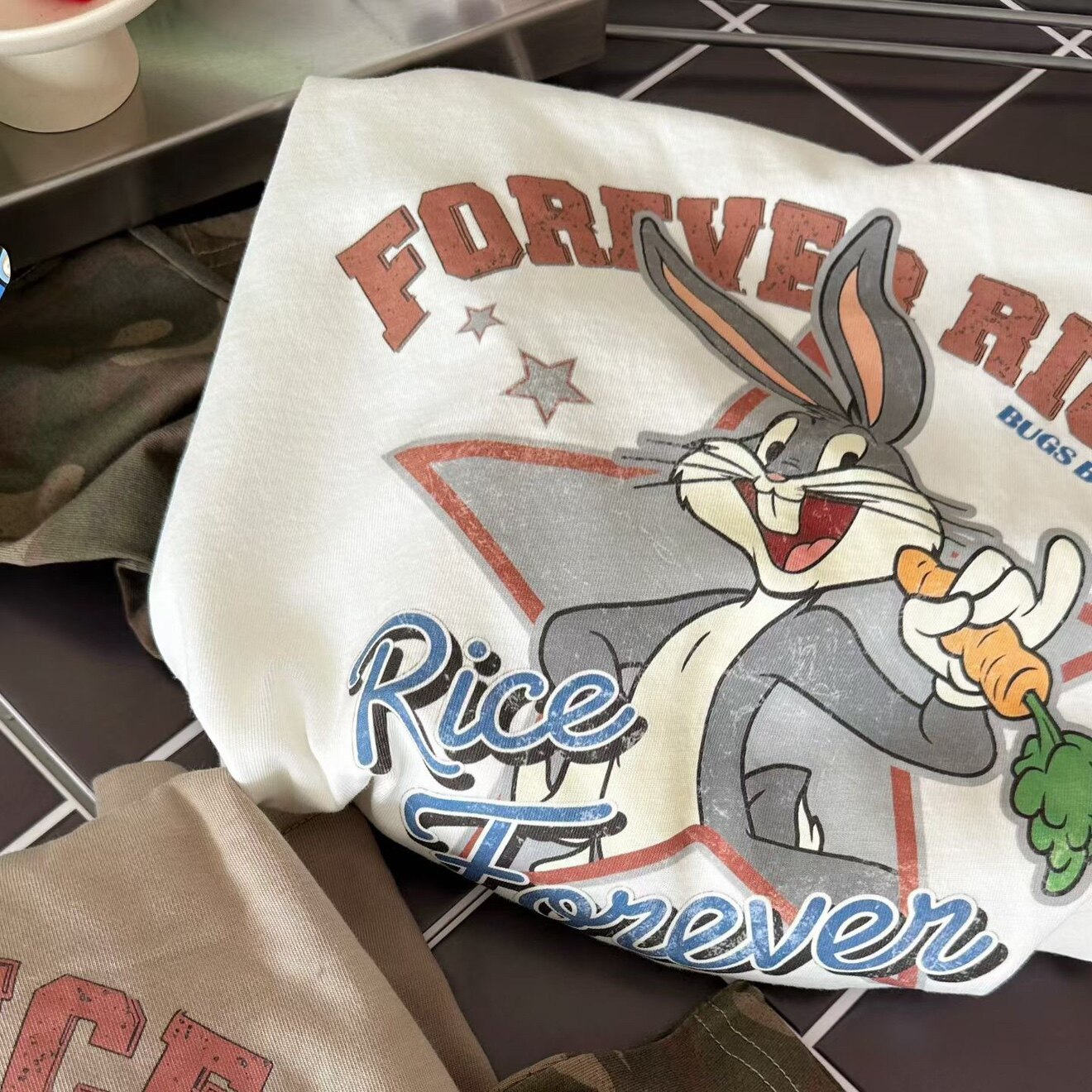 Foreverrice250g纯棉双纱美式兔八哥卡通无感印成衣水洗拼迷彩T恤
