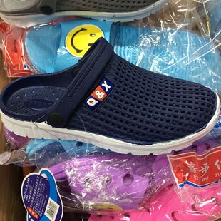 年轻小伙子男士室外沙滩玩耍大头洞洞凉拖鞋 纯胶平底防滑透气鞋