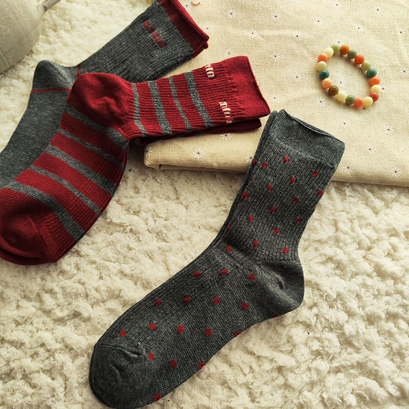 复古红色秋冬加厚波点女袜