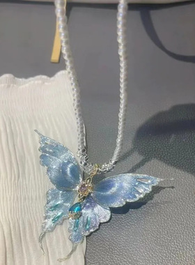 晴山蝴蝶蓝色吊坠蝴蝶项链高级感气质温柔仿珍珠幻彩女生配饰