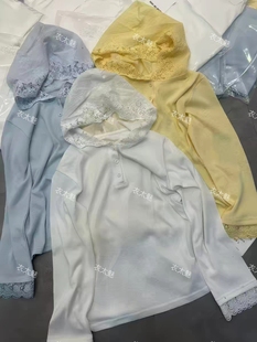 连帽卫衣女装 2026早春新款 蕾丝帽拼接纽扣装 饰百搭长袖 T恤衫