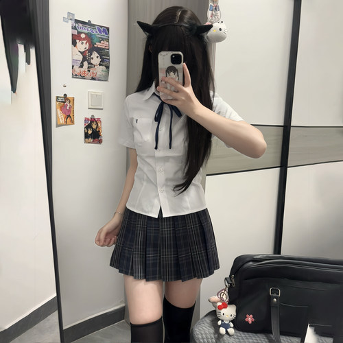花千猪新品 小奈中短袖衬衫 学院风收腰款条纹短袖jk制服刺绣上衣