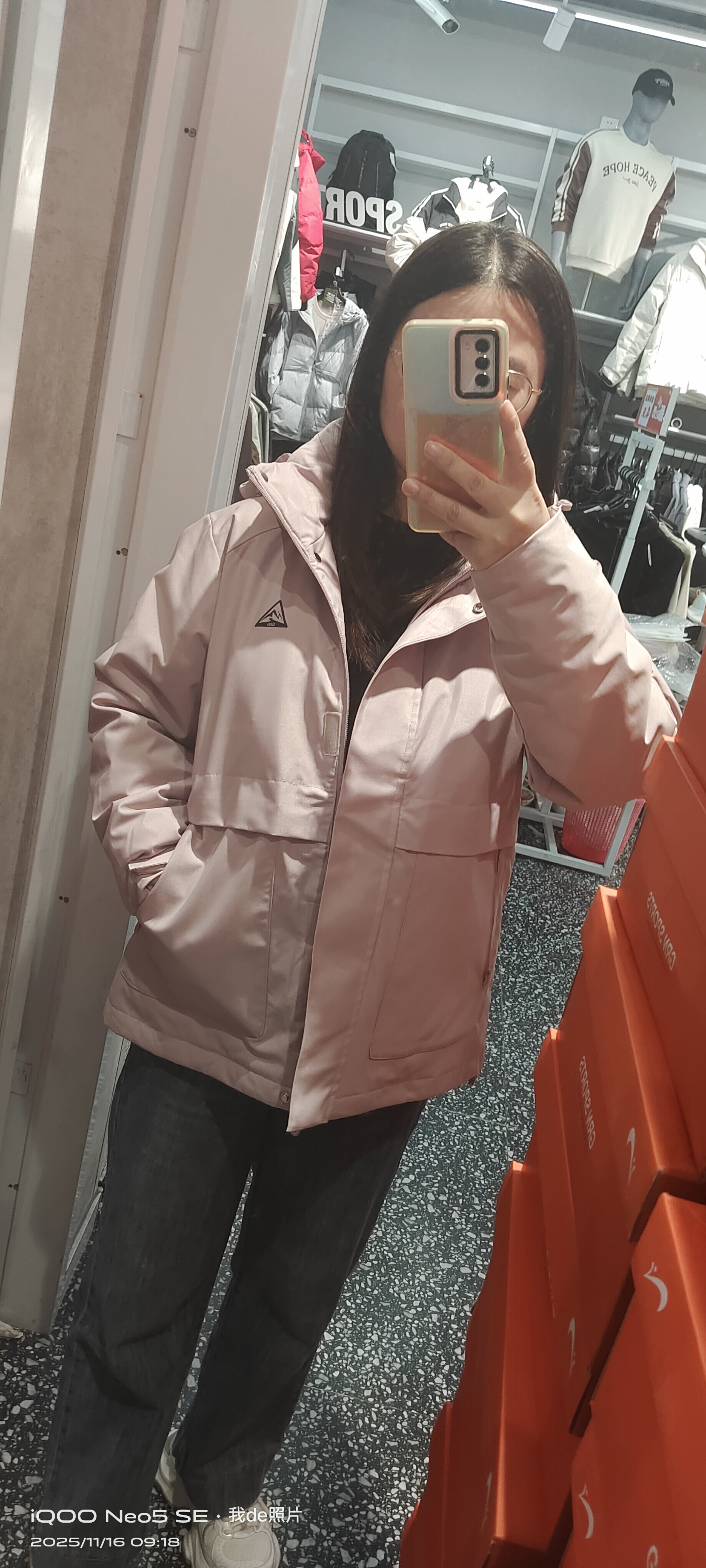 女款户外羽绒服运动款可脱帽宽松版2025冬季新款保暖贵人鸟正品