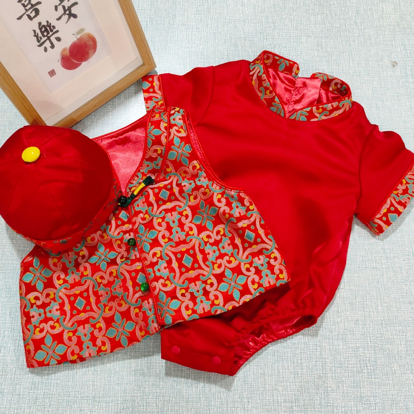 宝宝满月服百日宴连体包P衣