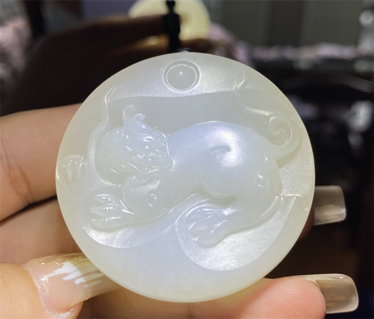 新疆和田羊脂白玉籽料镯子芯貔貅挂件手把件   xd28019