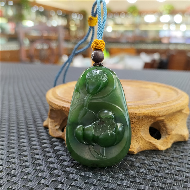 新疆和田碧玉籽料挂件  荷花吊坠 ld04027