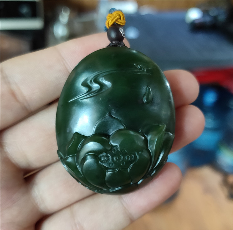 【小石头】碧玉籽料荷花    挂件  吊坠  xx02030