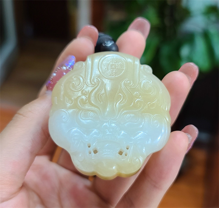 新疆和田糖白玉籽料饕鬄皮带扣平安无事牌手镯手串手把件 xx12108