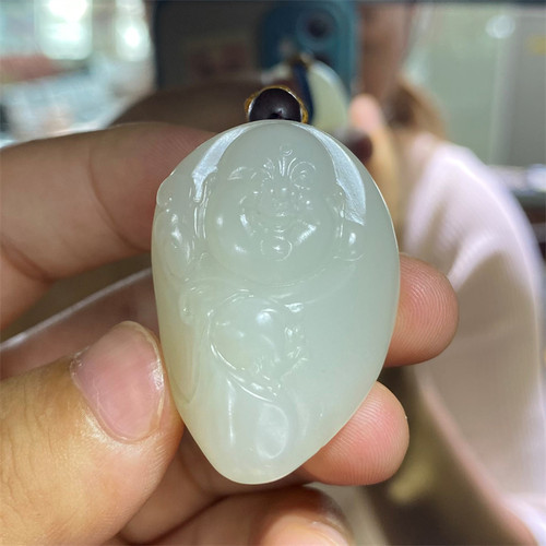 和田玉羊脂白籽料玉质细腻温润