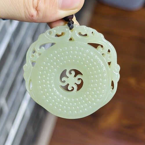 新疆和田青白玉时来运转镂空牌 HYK05030