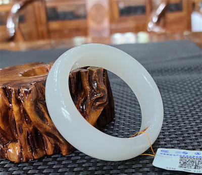 小石头和田玉手镯籽料