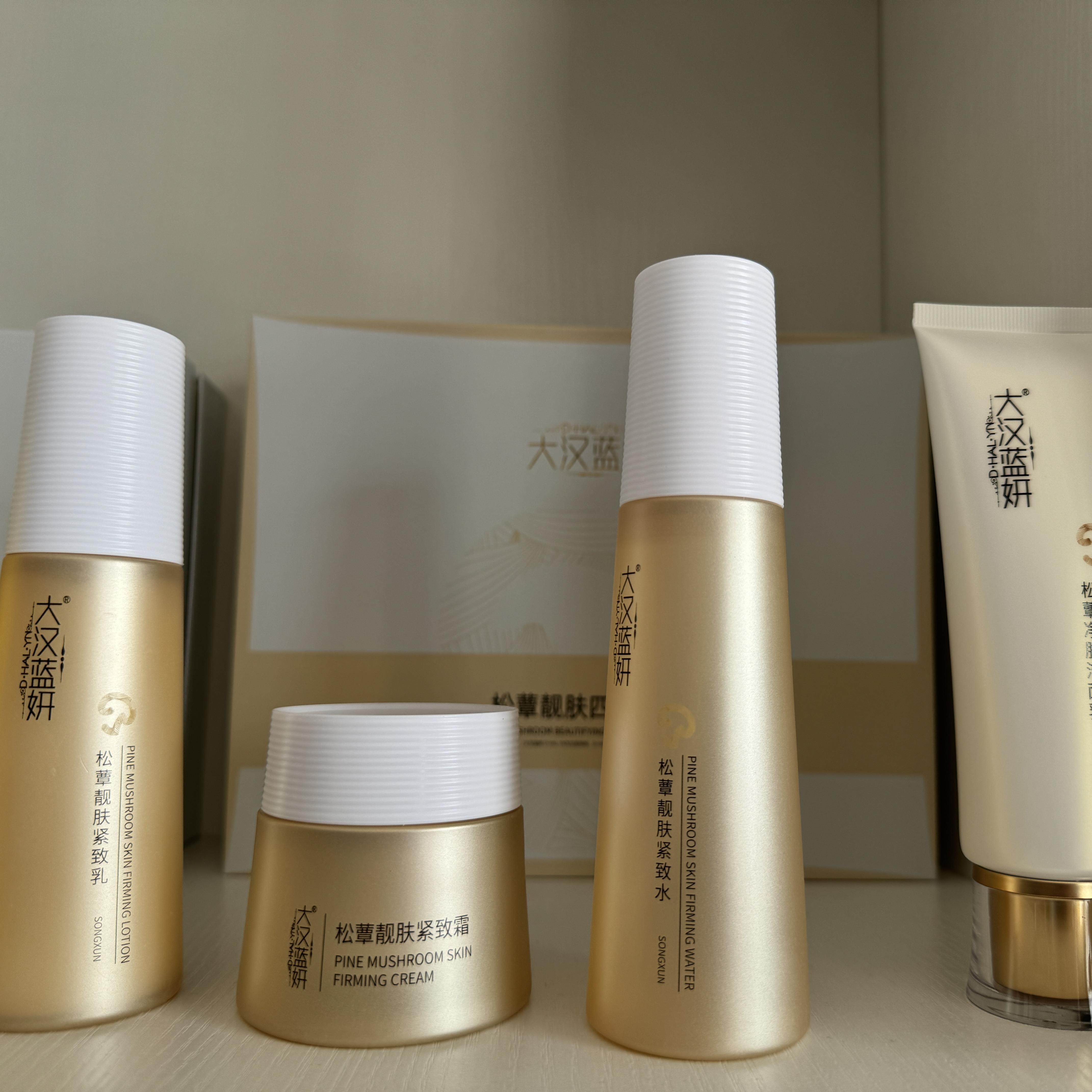 松蕈靓肤紧致乳液紧致干燥皮肤