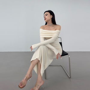 怪力酱 一字肩针织连衣裙女春秋高级感绝美露肩长袖修身包臀长裙