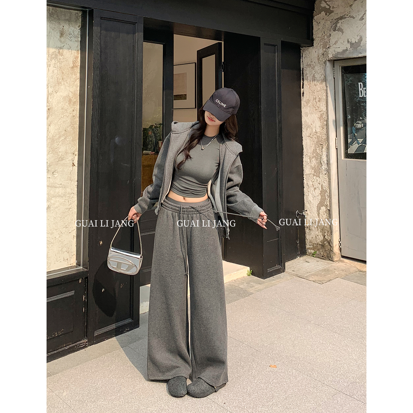 怪力酱加绒连帽拉链卫衣卫裤女