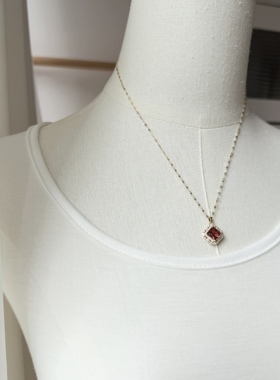 石榴冰酒2025年新款复古小众设计高级感简约红锆石项链轻