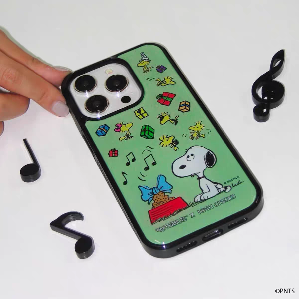 韩系ins绿色史努比亚克力黑边适用苹果iPhone16promax手机壳15pro小米14Pro保护套华为mate60P70防摔三星S23