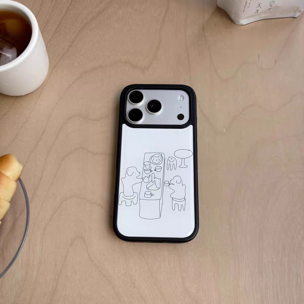 小狗咖啡馆秋冬新款黑边滴胶ins手机壳适用苹果iPhone17promax手机壳软边16防摔15原创14可爱13保护套12/11