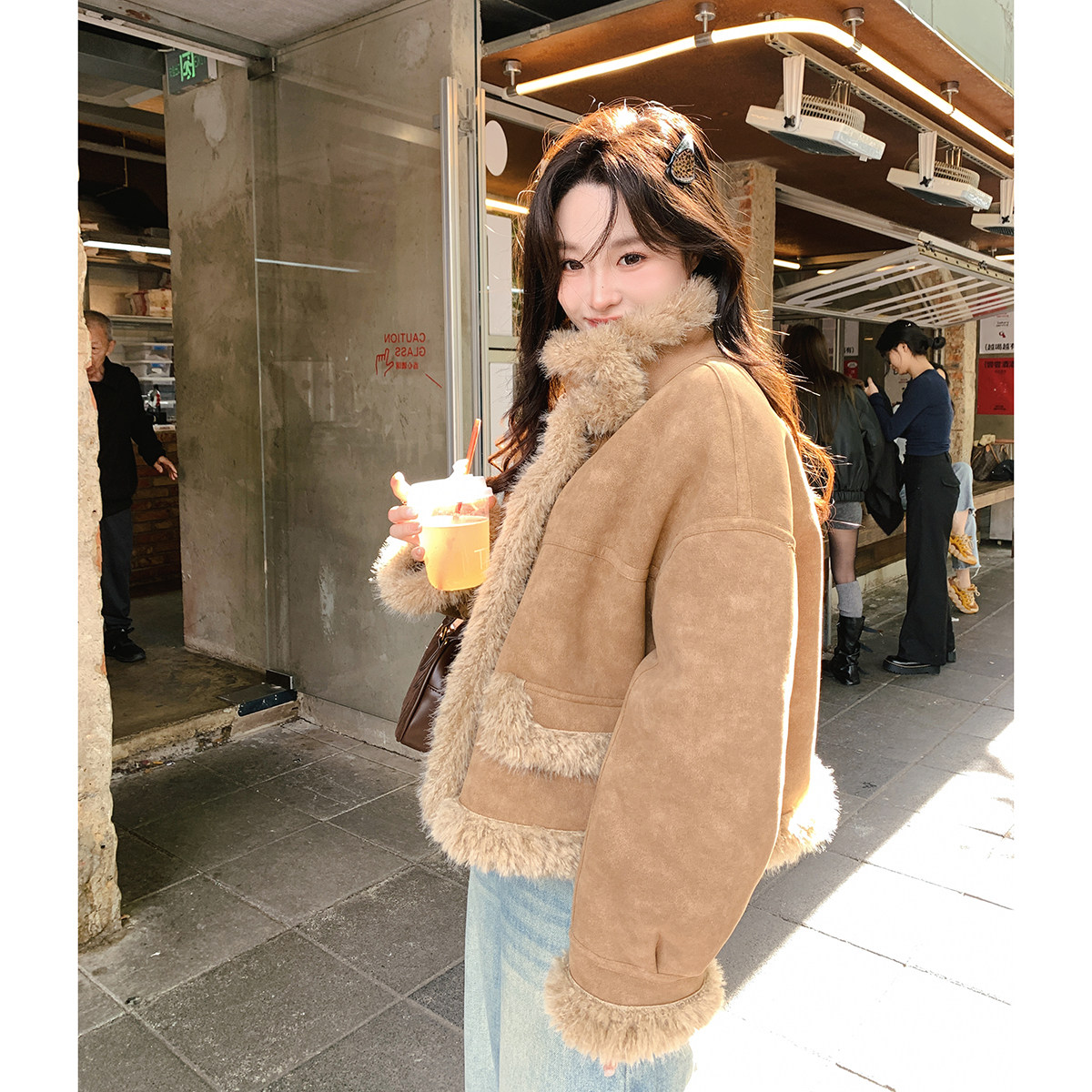 卡其色皮毛一体外套女2025冬季新款高级感超好看加厚加绒机车棉服,女装短外套,浙宝115