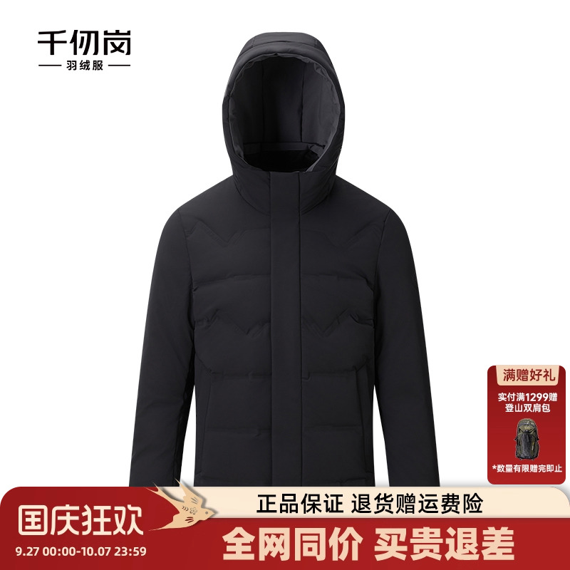 连帽羽绒服，简约净色，舒适保暖