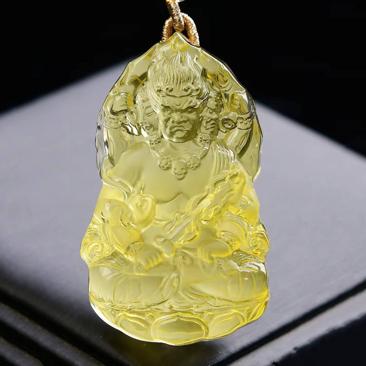 黄水晶不动明王菩萨吊坠属鸡佛像