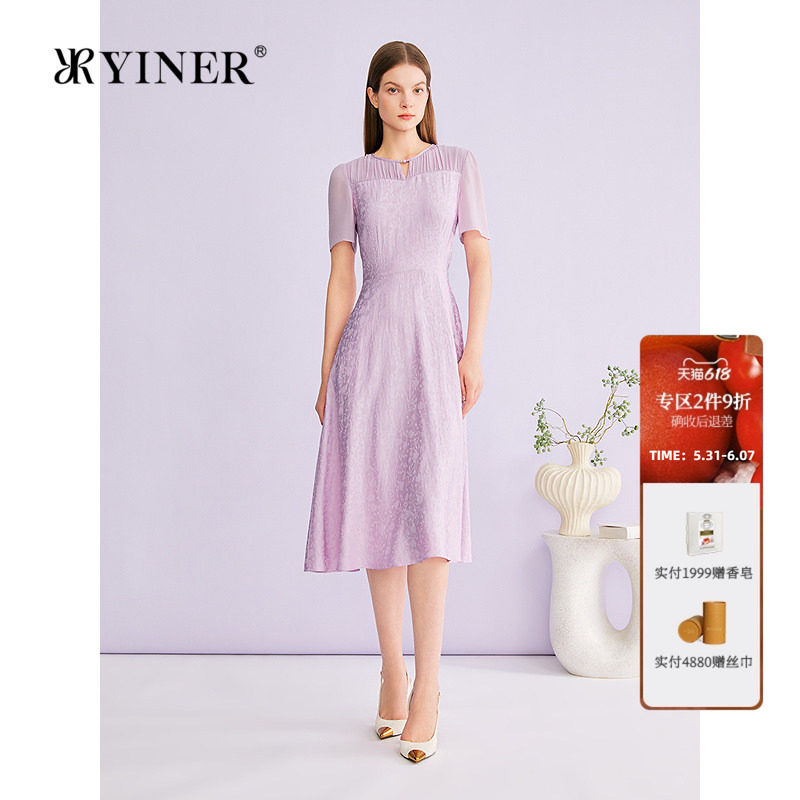 YINER音儿专选2026夏季新款优雅皱褶拼接暗纹提花肌理收腰连衣裙