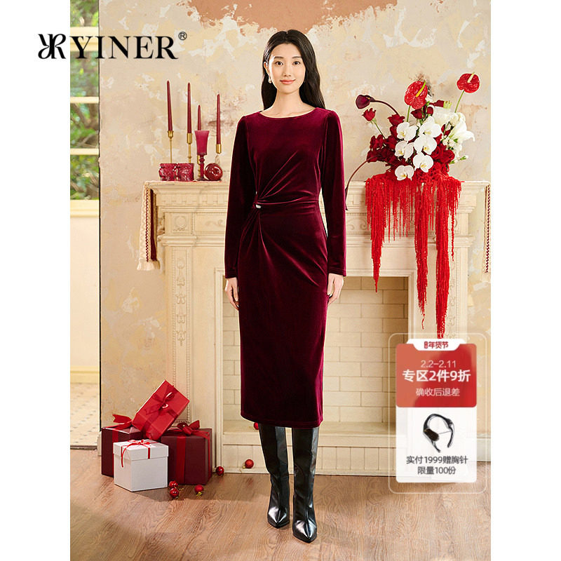 YINER音儿专选2025冬季新款法式优雅奢感皱褶收腰丝绒连衣裙