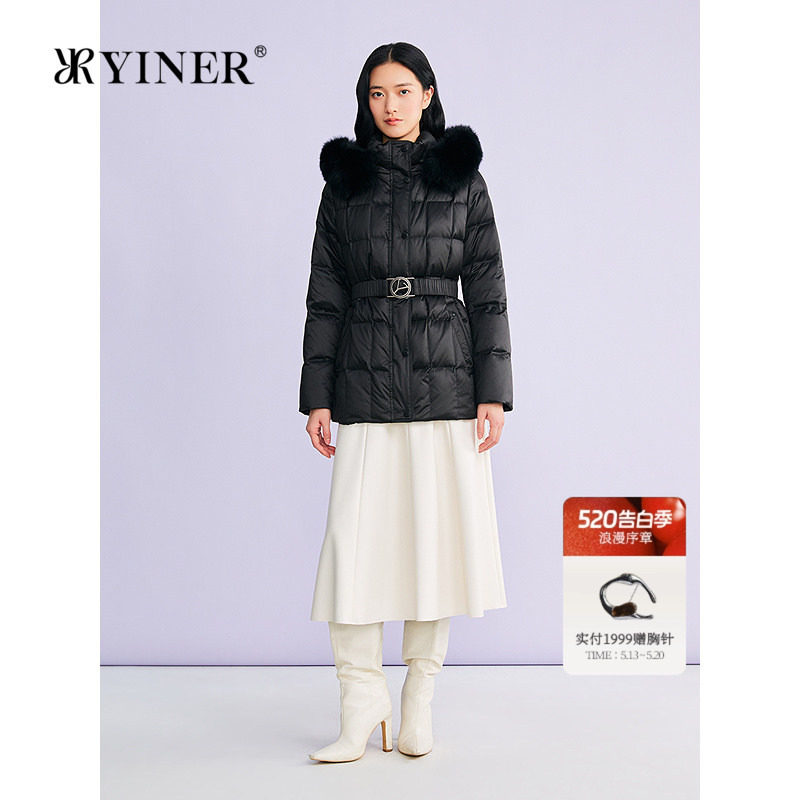 YINER音儿专选2026春季新款一手长柔光缎面狐狸毛领连帽羽绒
