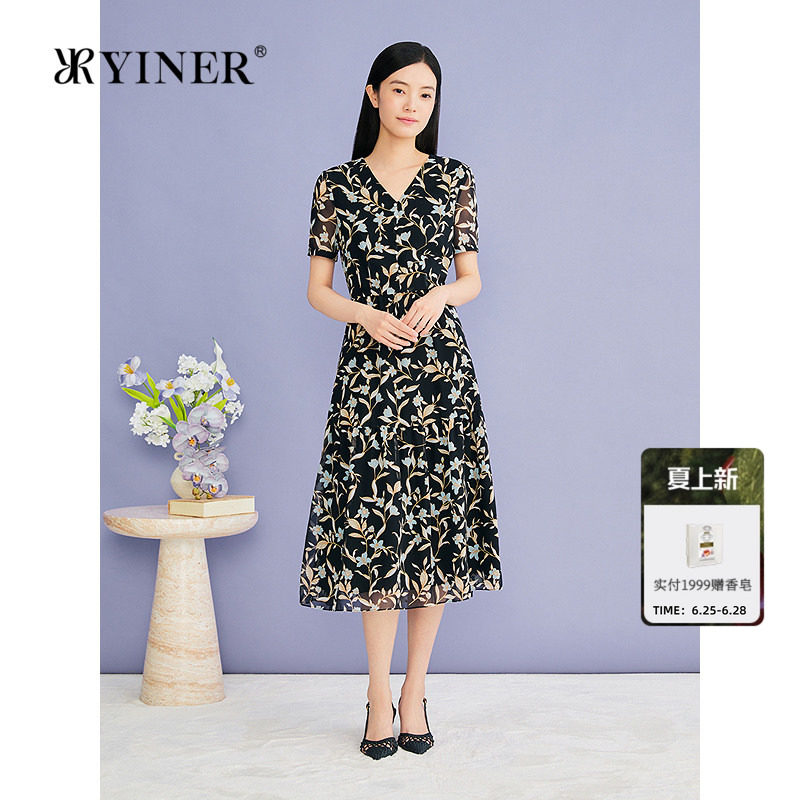 YINER音儿专选2026夏季新款优雅显瘦V领艺术印花A摆收腰连