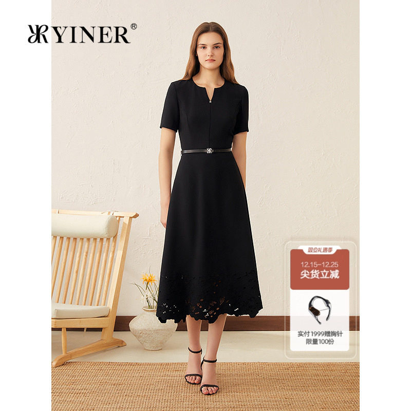 YINER音儿专选2025夏季新款法式弹力小V领小黑裙镂空绣花连