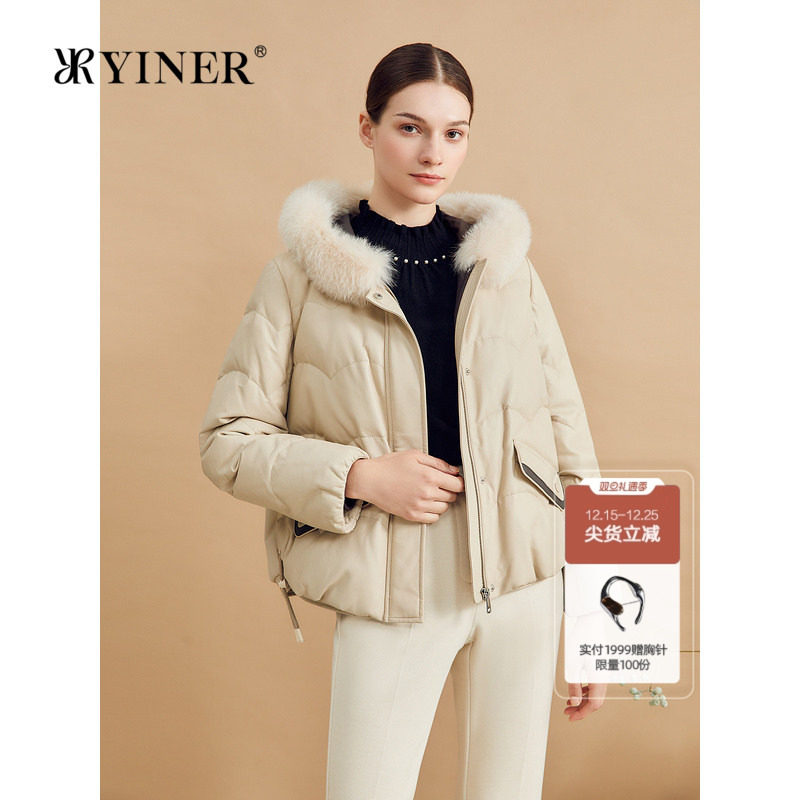 YINER音儿专选女装冬季短款90鸭绒保暖狐狸毛领连帽真皮羽绒服