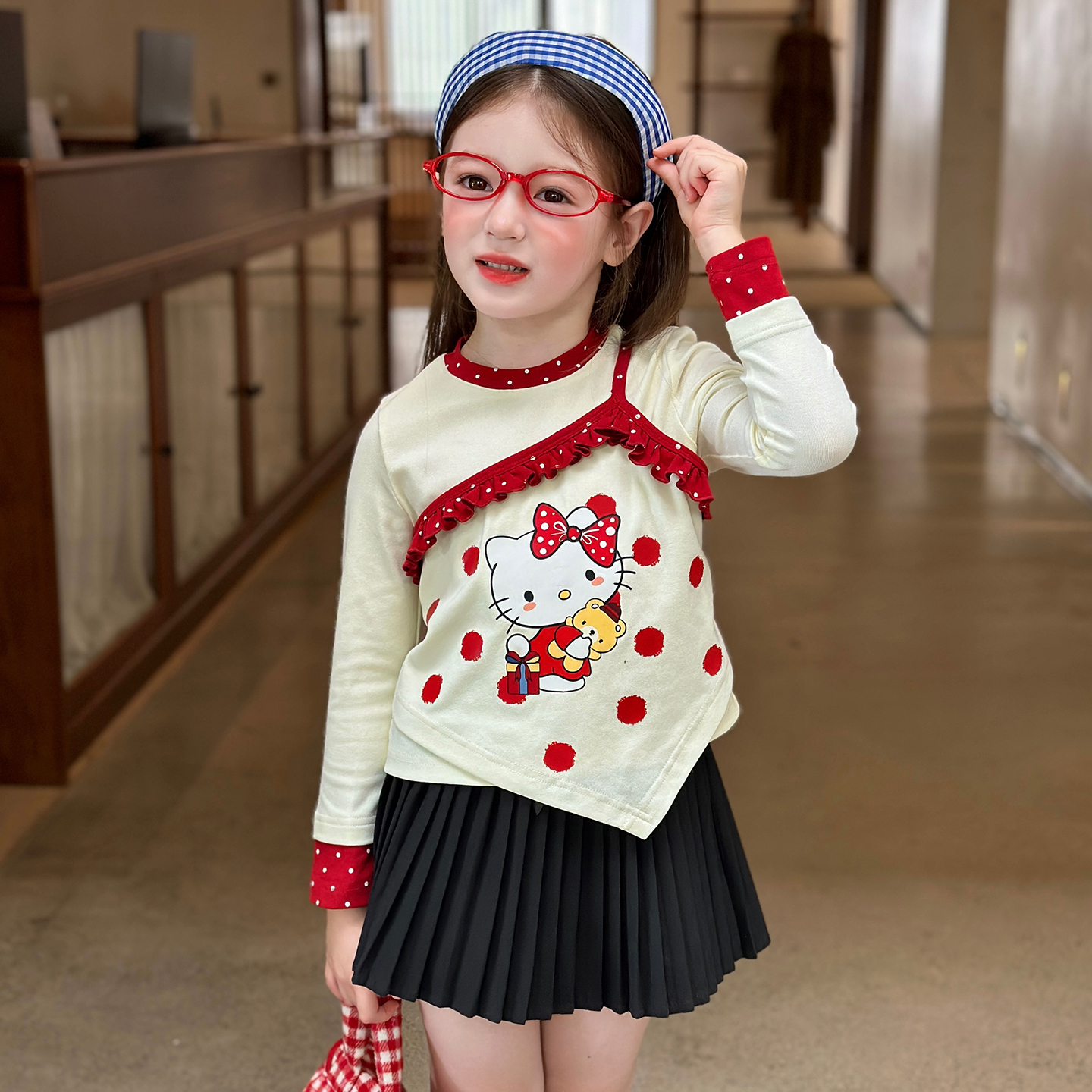 栀了成长记女童秋季撞色波点上衣