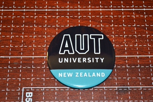 文化周边 奥克兰理工大学 徽章胸针胸章冰箱贴启瓶器贴纸 可定制