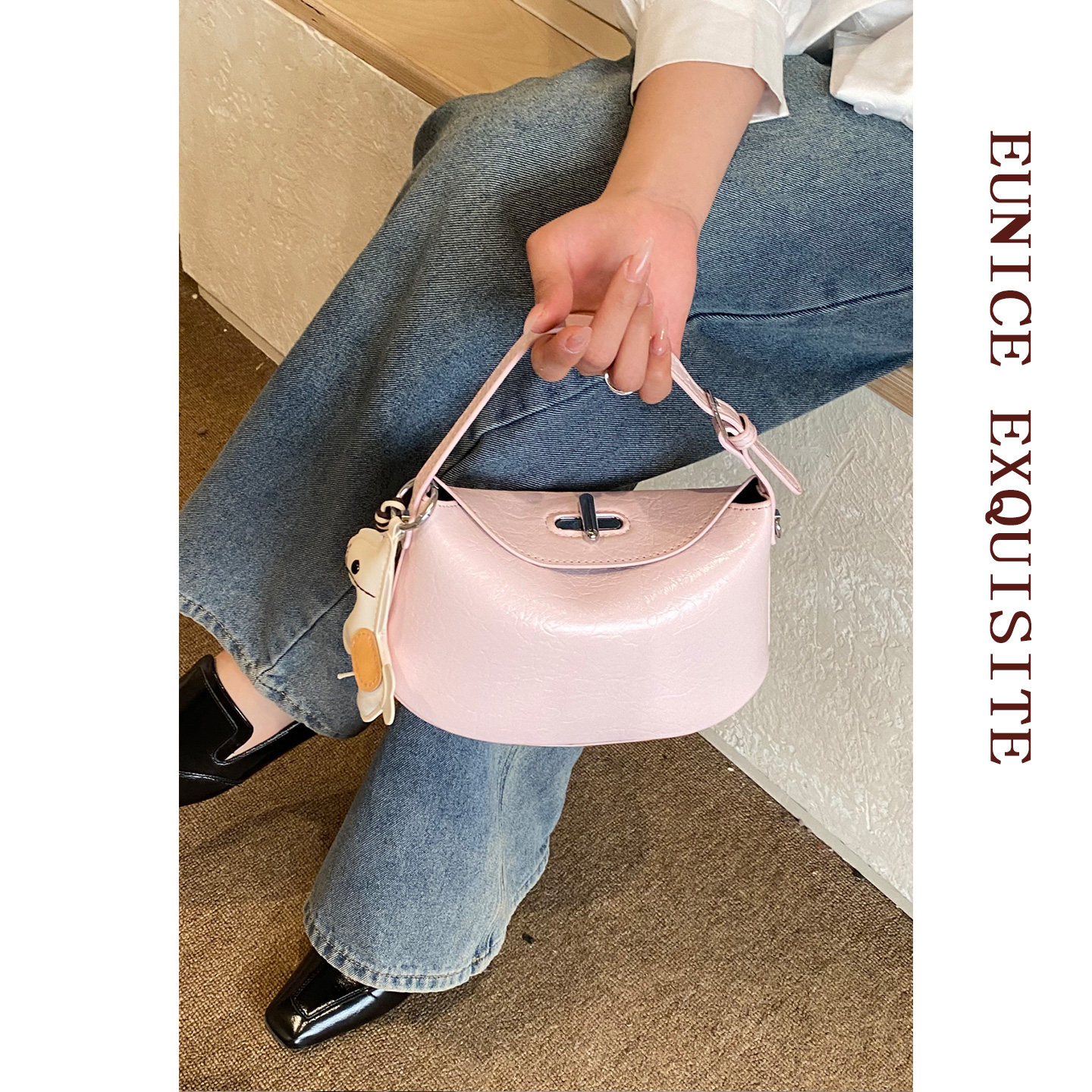 超火精致手提元宝包包女款轻奢小众磁扣斜挎包高级质感单肩小拎包