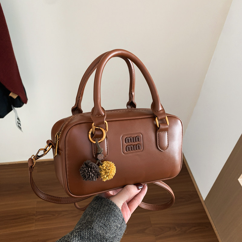 手提真皮小拎包女款轻奢斜挎包日常百搭通勤单肩波士顿包