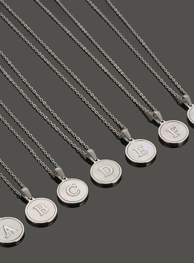 ins跨境钢色圆形贝壳不锈钢字母吊坠欧美钛钢英文大写字母项链女