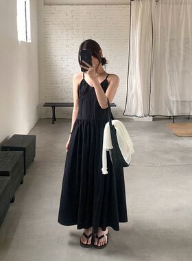 韩迅 少女叙事 温柔V领百搭垂顺可调节吊带连衣裙2026夏新款26702
