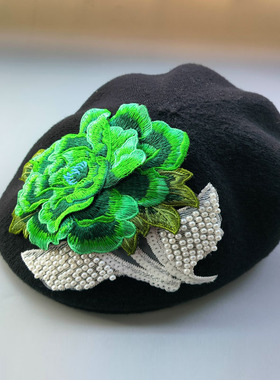 秋冬贝雷帽女款2025新款花朵优雅亮片帽子绿色新款瘦脸时尚前进帽
