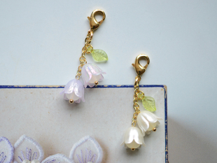 AG04 白色和紫色铃兰花万能扣龙虾扣吊坠手工成品DIY钥匙扣包挂件