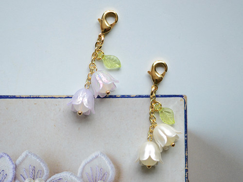 AG04 白色和紫色铃兰花万能扣龙虾扣吊坠手工成品DIY钥匙扣包挂件