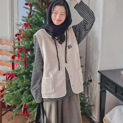 韩国代购大码女装2025靓丽冬装新款圆领包边系扣时尚羊羔绒马甲特