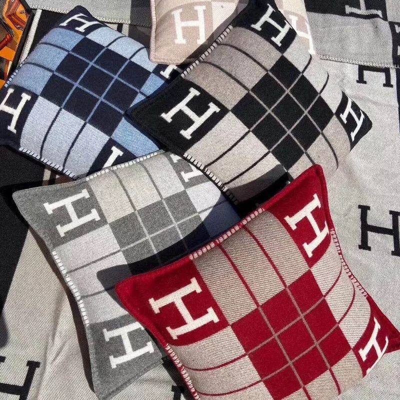 重磅级！H字母羊绒抱枕h家骏马羊毛靠枕客厅沙发软包靠背大牌靠垫