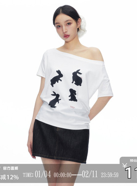 CODICE  可爱兔子斜肩露肩舒适套头一字肩堆叠标语印花T恤短袖女