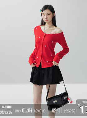 CODICE LAB 刺绣小花可爱斜肩堆叠长袖针织开衫毛衣宽松舒适女