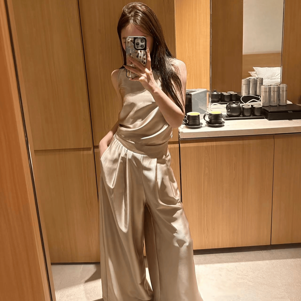 【BORAKOO】缎面香槟珠光蝴蝶结背心+后腰松紧阔腿裤中式套装,女装/女士精品,汉服套装,淘宝优惠券,粉丝福利购,淘宝优惠卷