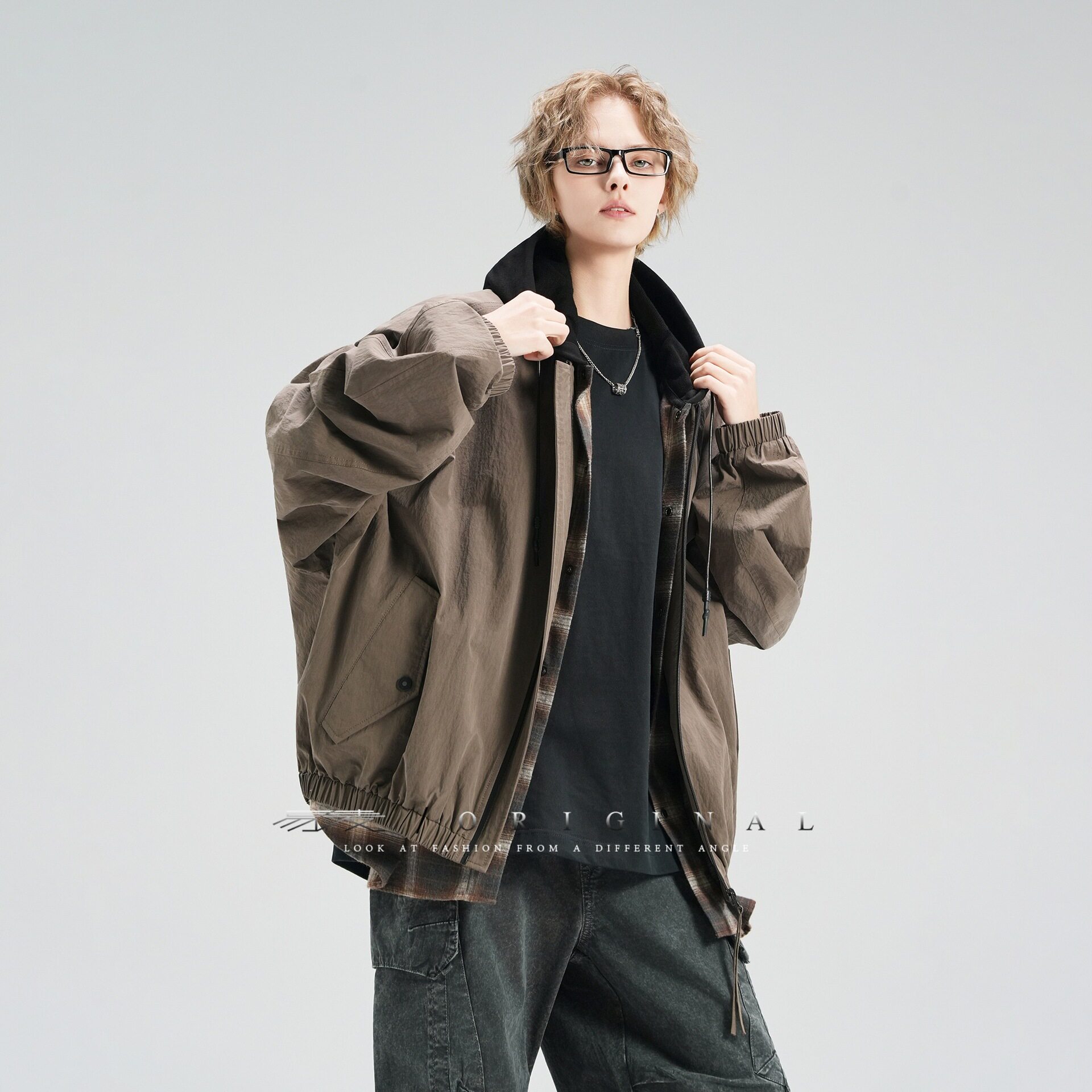 易麦2026春季新品复古潮牌设计感外套美式宽松连帽拼接假两件夹克