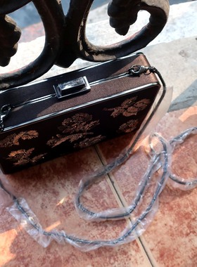 大M家COLLECTION主线老钱风花卉珠绣黑色沙丁布面四方盒形链条包