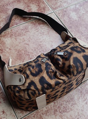 意大利FREEDOM FOR RC抽象豹纹印花轻巧尼龙布拼接牛皮多袋单肩包