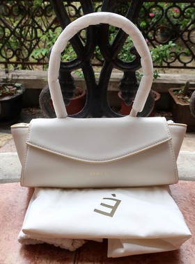 属于SENT*Z的西班牙设计奶油白色头层软牛皮翻盖款长柄单肩包